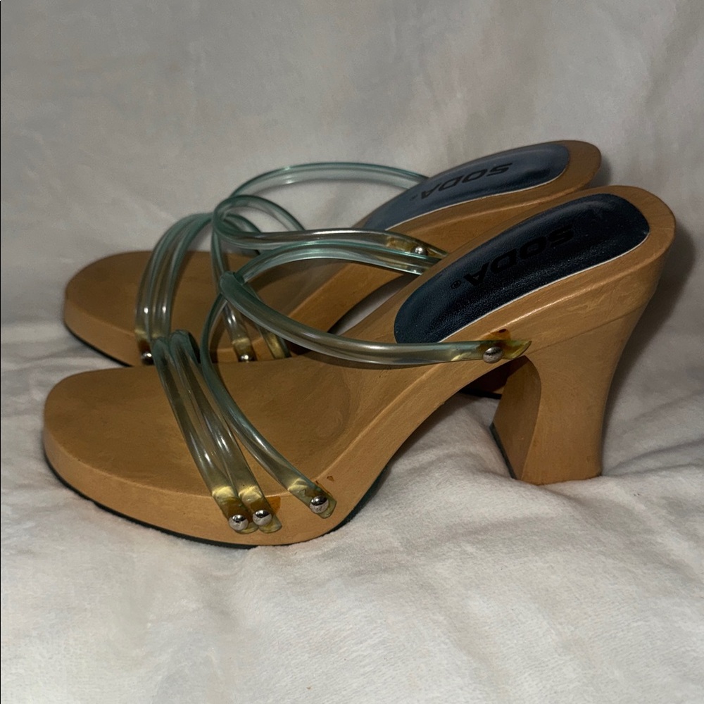 Y2K Vibe Alert! SODA Vintage Clear Strap Wooden Platform Sandals - Size 8 w/ Box - Picture 3 of 7